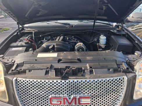 Used 2010 GMC Yukon XL SLT AWD/4WD image 19
