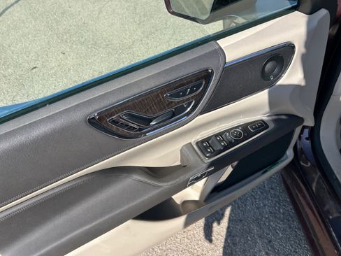 Used 2020 Lincoln Continental AWD w/ Premium Package image 10