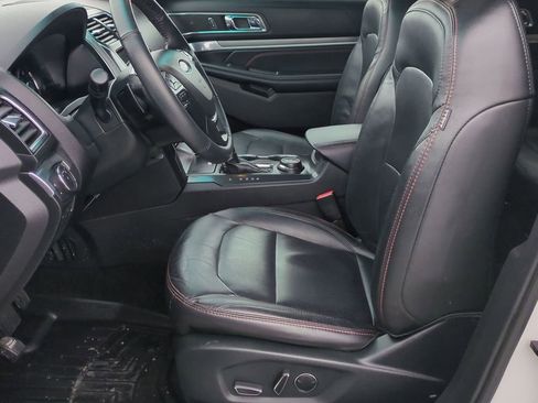 Used 2018 Ford Explorer Sport image 15