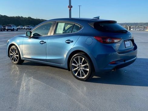 Used 2018 MAZDA MAZDA3 Grand Touring w/ Premium Equipment Package FWD image 6