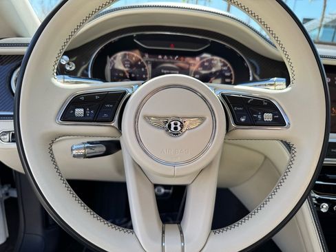 Used 2022 Bentley Flying Spur Plug-In Hybrid image 27