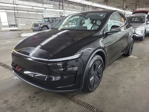 Used 2026 Tesla Model Y Long Range AWD/4WD image 1