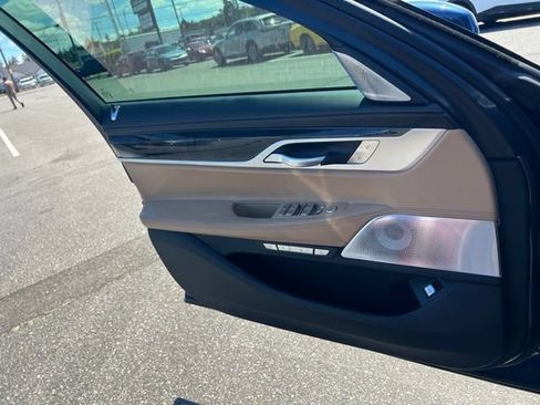 Used 2017 BMW ALPINA B7 xDrive AWD/4WD image 19