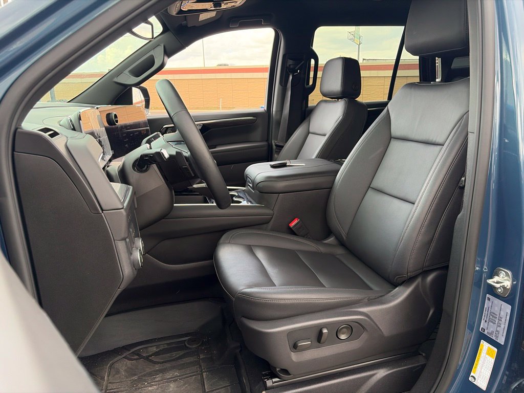 Used 2026 Chevrolet Tahoe LT w/ Comfort Package RWD image 15