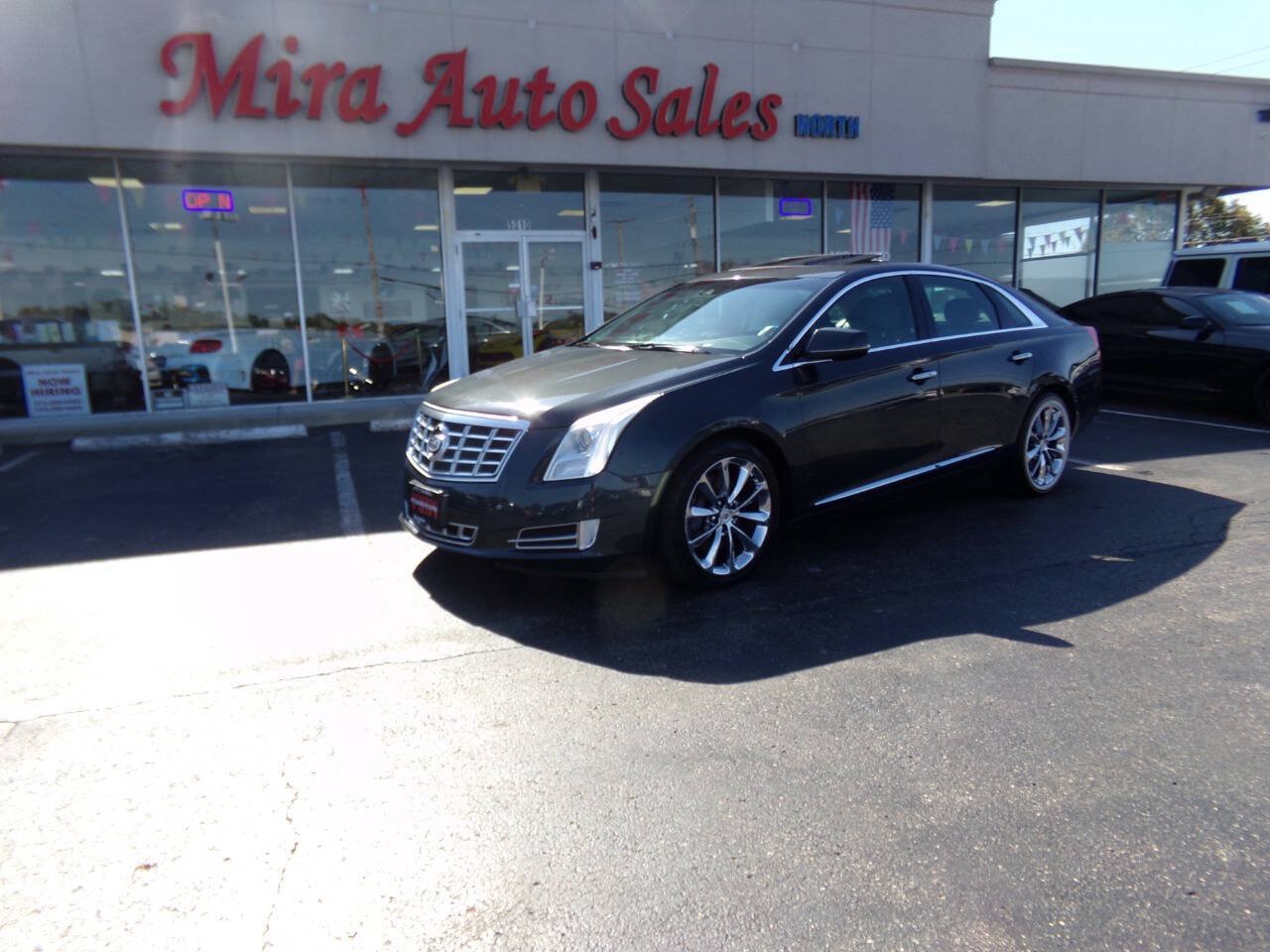Used 2013 Cadillac XTS Luxury w/ Driver Awareness Package FWD image 2