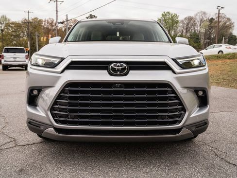 Used 2024 Toyota Grand Highlander Platinum image 2