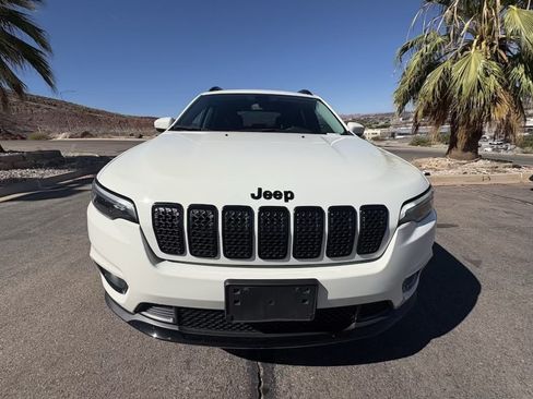 Used 2019 Jeep Cherokee Latitude Plus AWD/4WD image 8