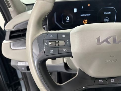 Used 2024 Kia EV9 Land image 15