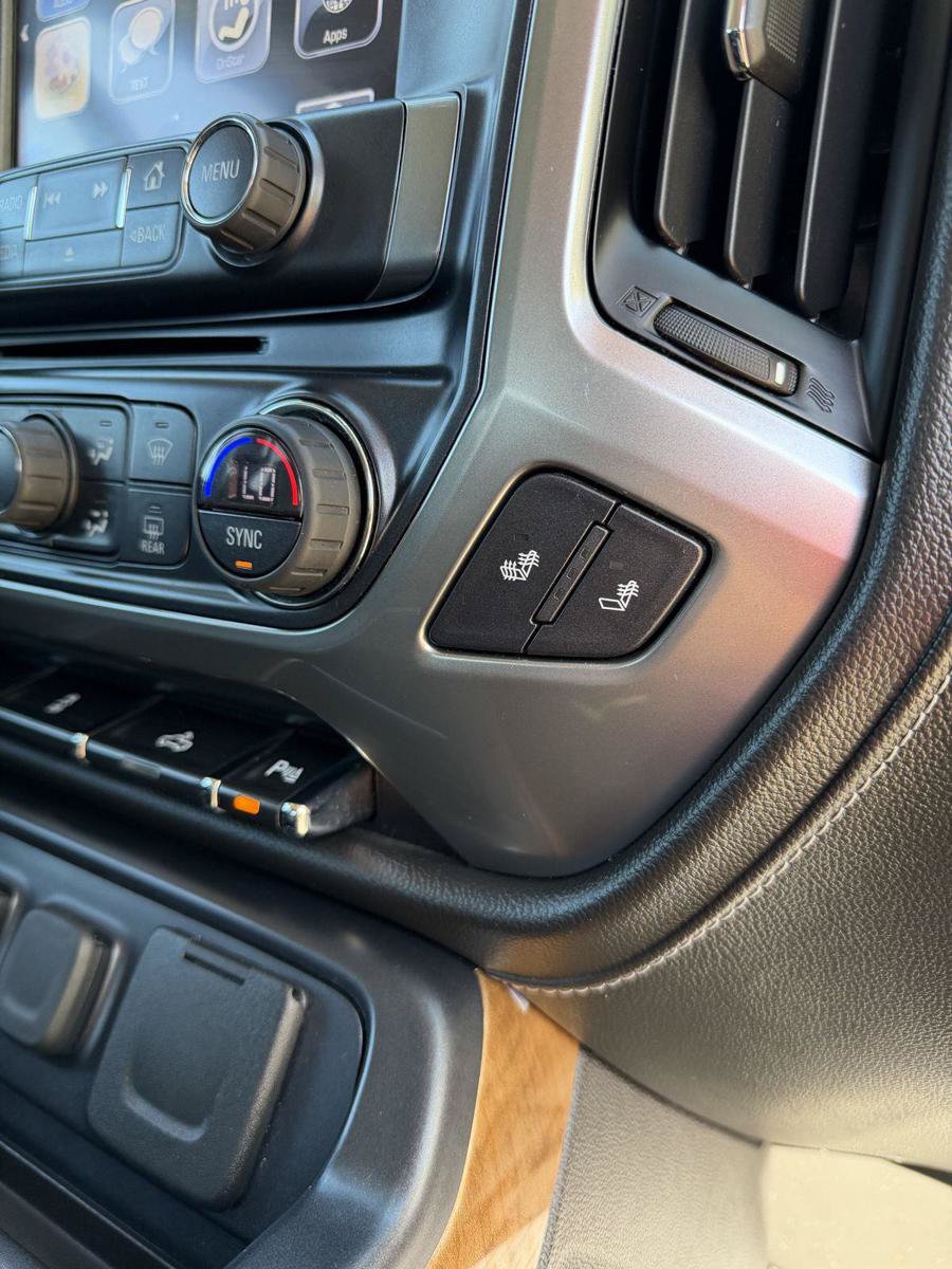 Used 2018 Chevrolet Silverado 1500 LTZ w/ LTZ Plus Package AWD/4WD image 26