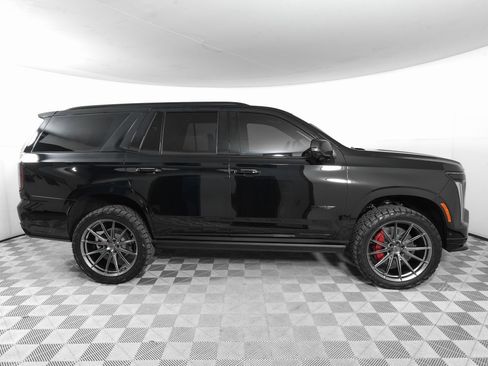 Used 2025 Cadillac Escalade V w/ LPO, ONYX Package image 5