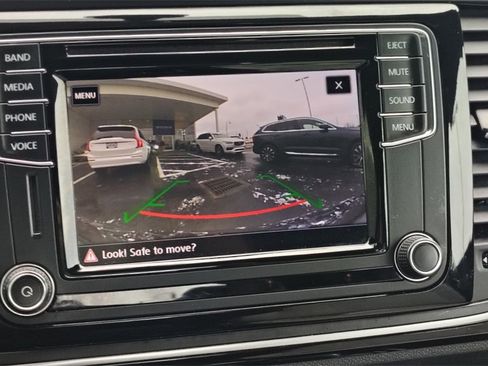 Used 2017 Volkswagen Beetle 1.8T SE image 16