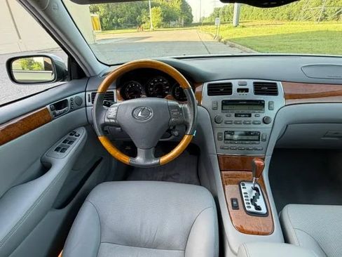 Used 2005 Lexus ES 330 FWD image 16