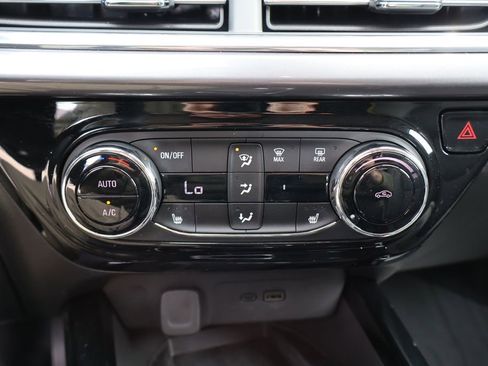 Used 2025 Chevrolet Trax ACTIV w/ Sunroof Package FWD image 21