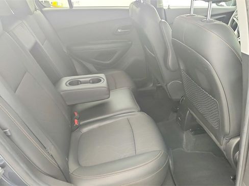 Used 2022 Chevrolet Trax LT w/ LT Convenience Package image 32