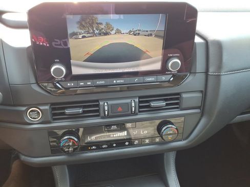 Used 2023 Nissan Pathfinder S FWD image 15
