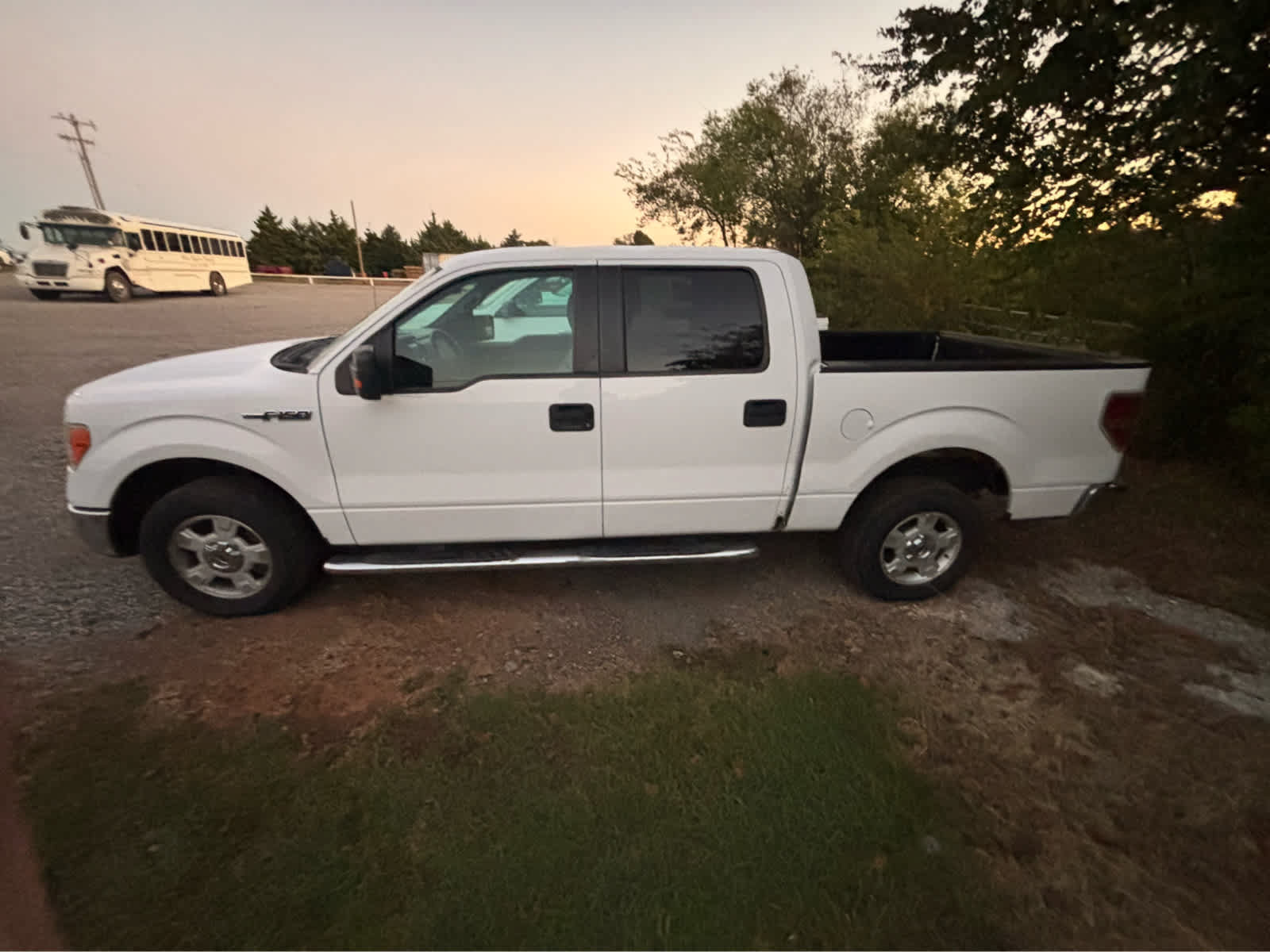 Used 2014 Ford F150 XLT w/ XLT Convenience Package RWD image 4