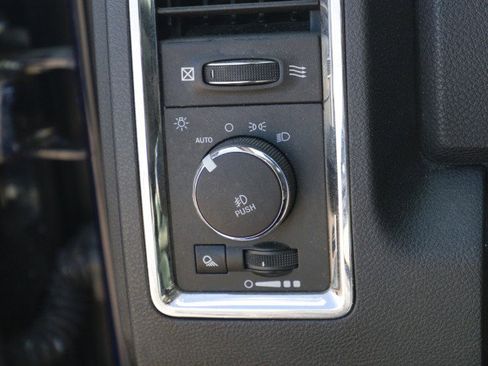 Used 2014 RAM 1500 Laramie w/ Convenience Group image 17