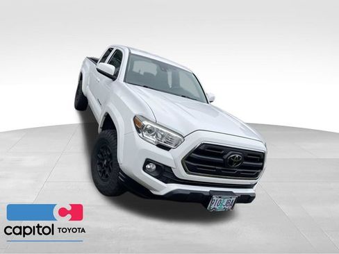 Used 2019 Toyota Tacoma SR5 AWD/4WD image 11