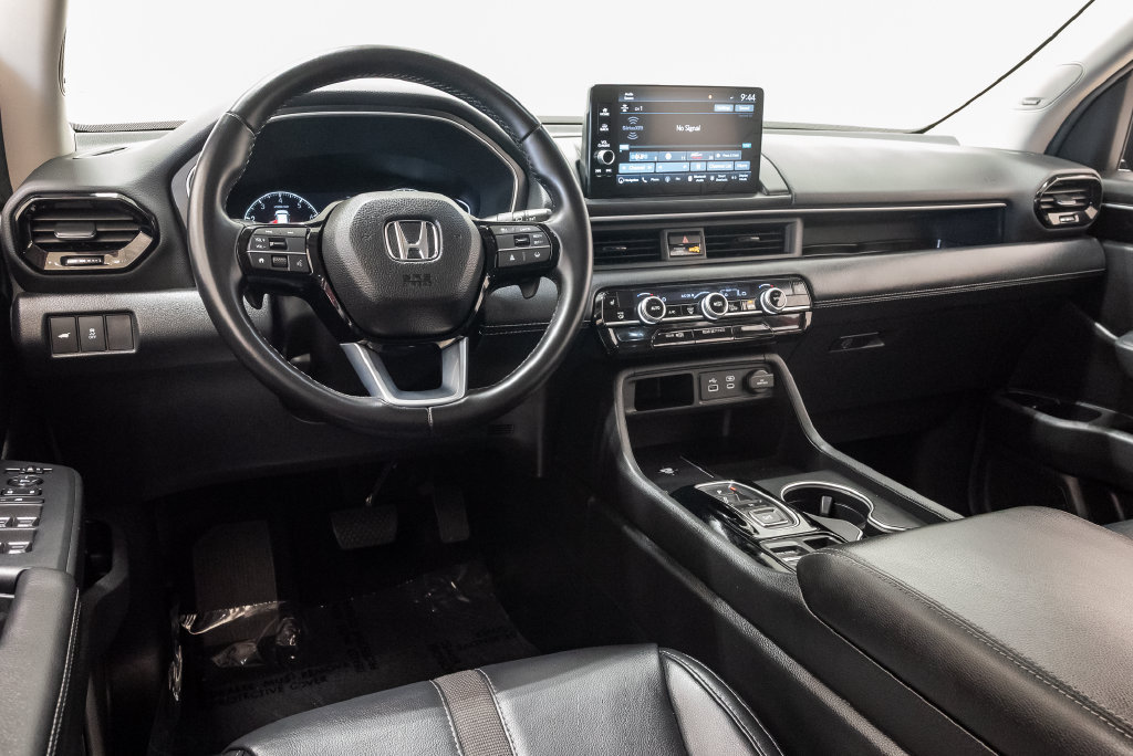 Used 2025 Honda Pilot Touring image 9