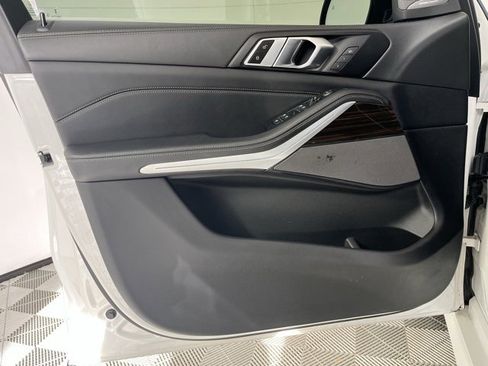 Used 2024 BMW X5 xDrive40i w/ M Sport Package image 10