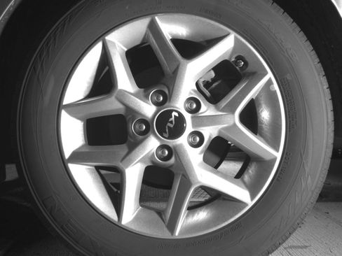 Used 2025 Kia Soul LX w/ LX Technology Package FWD image 17