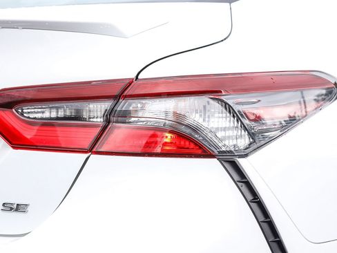 Used 2023 Toyota Camry SE image 8