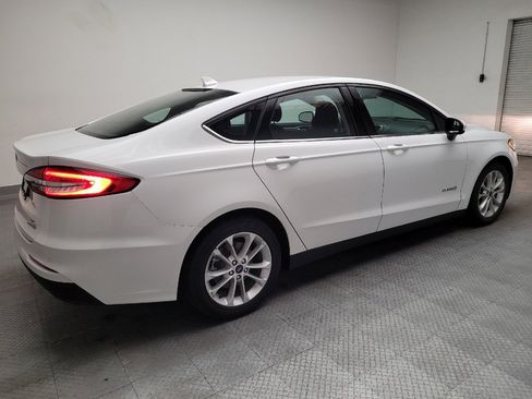 Used 2019 Ford Fusion SE FWD image 9