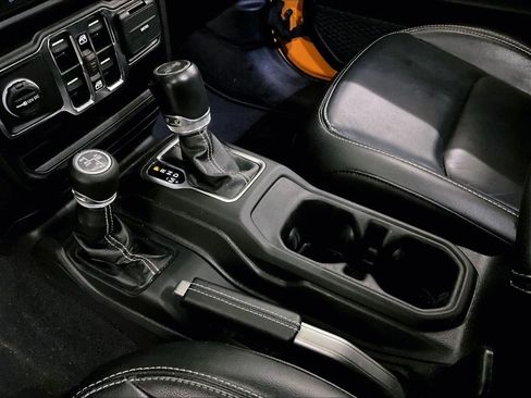 Used 2021 Jeep Wrangler Unlimited Sahara w/ Dual Top Group image 16