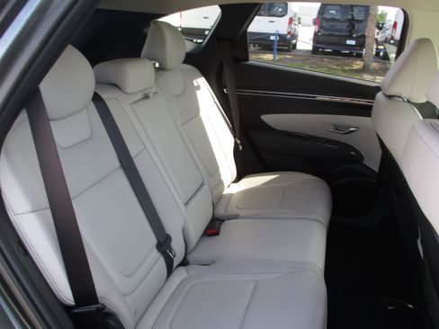 Used 2022 Hyundai Tucson Limited w/ Cargo Package FWD image 12