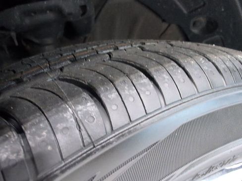 Certified 2021 Hyundai Venue FWD image 29