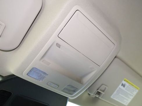 Used 2020 Ford Escape SE image 22