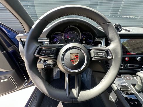 Certified 2025 Porsche Macan image 19