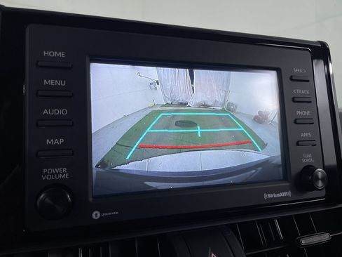 Used 2021 Toyota RAV4 LE AWD/4WD image 15