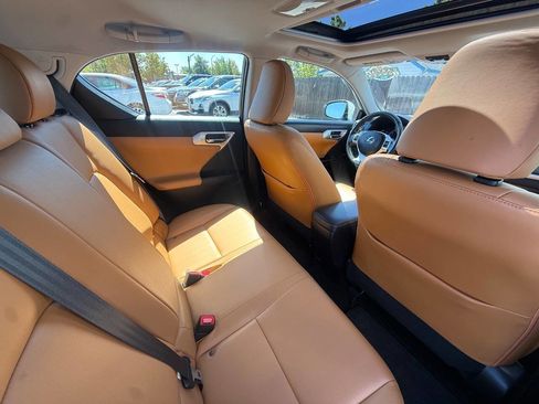 Used 2013 Lexus CT 200h FWD image 18