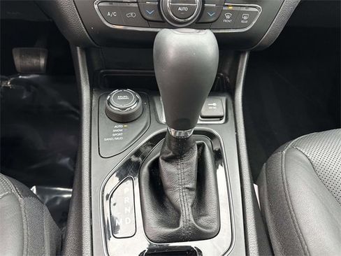 Certified 2019 Jeep Cherokee Limited image 33