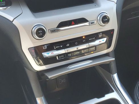 Used 2020 Ford Explorer XLT w/ Equipment Group 202A image 24