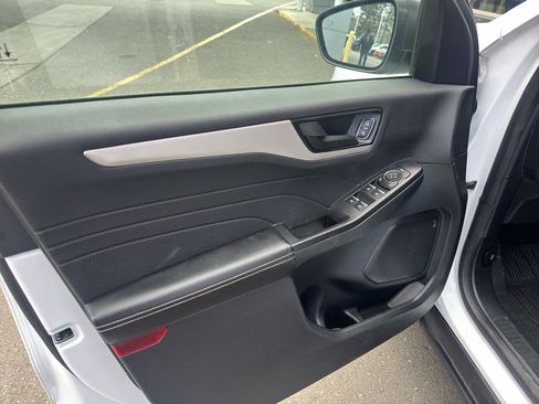 Used 2022 Ford Escape SE FWD image 6