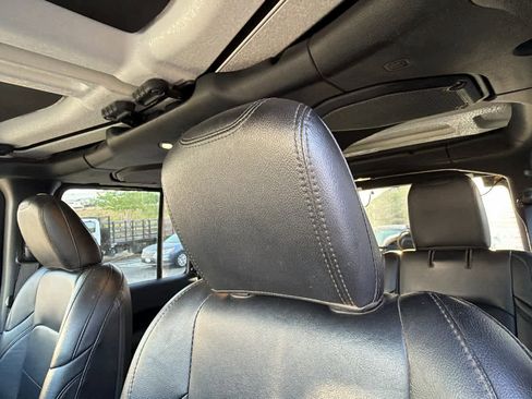 Used 2021 Jeep Wrangler Unlimited Sahara image 12