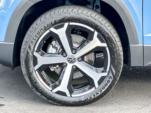 New 2026 Volkswagen Taos SEL image 25
