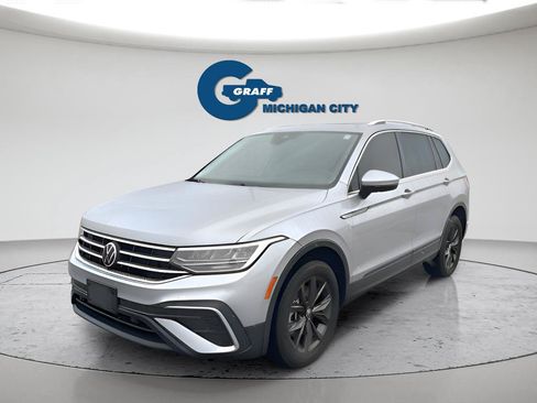 Used 2022 Volkswagen Tiguan SE w/ Panoramic Sunroof Package AWD/4WD image 2