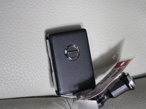 Certified 2023 Volvo XC60 B5 Core w/ Climate Package image 33