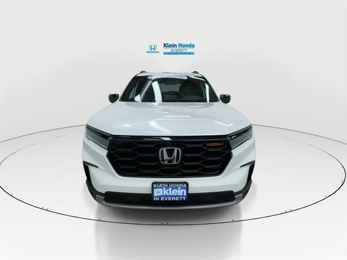 Used 2025 Honda Pilot TrailSport image 5