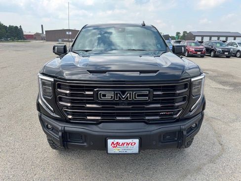 Used 2024 GMC Sierra 1500 AT4X image 2