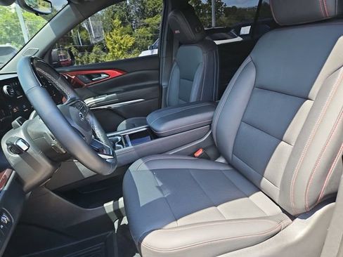 Used 2024 Chevrolet Traverse Z71 w/ Enhanced Driving Package AWD/4WD image 14