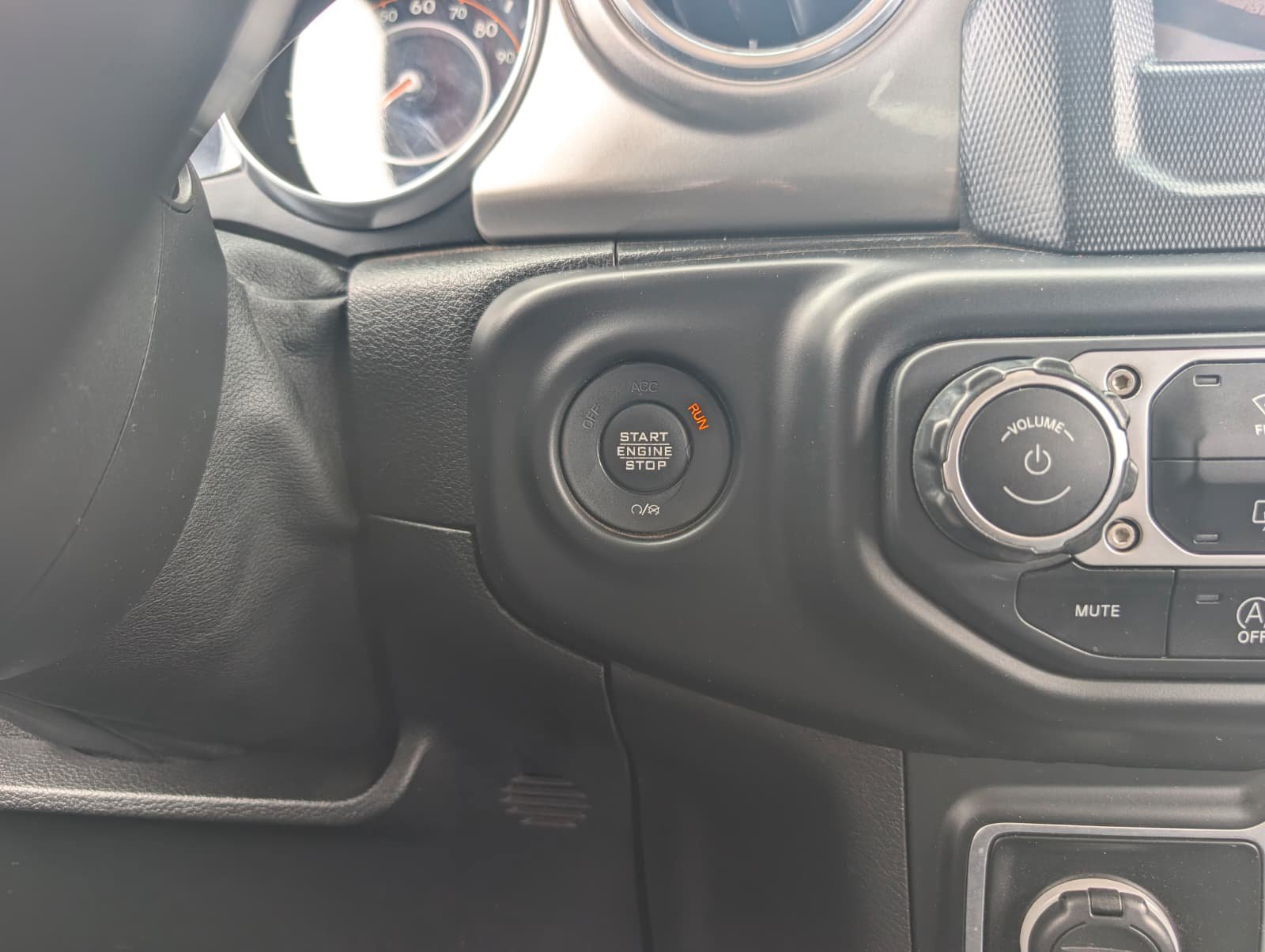 Used 2020 Jeep Wrangler Unlimited Sahara AWD/4WD image 18