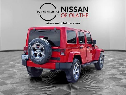 Used 2018 Jeep Wrangler Unlimited Sahara AWD/4WD image 25