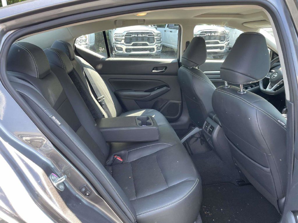 Used 2023 Nissan Altima 2.5 SL FWD image 14