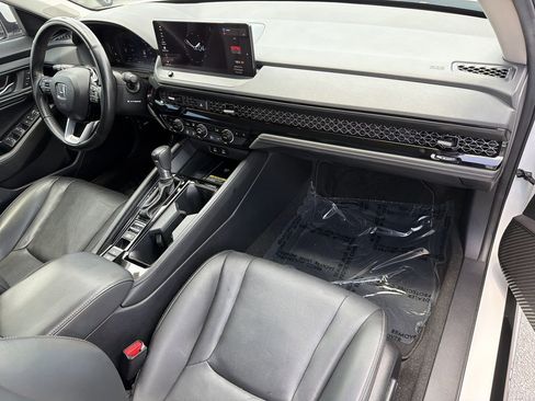 Used 2024 Honda Accord Touring image 11