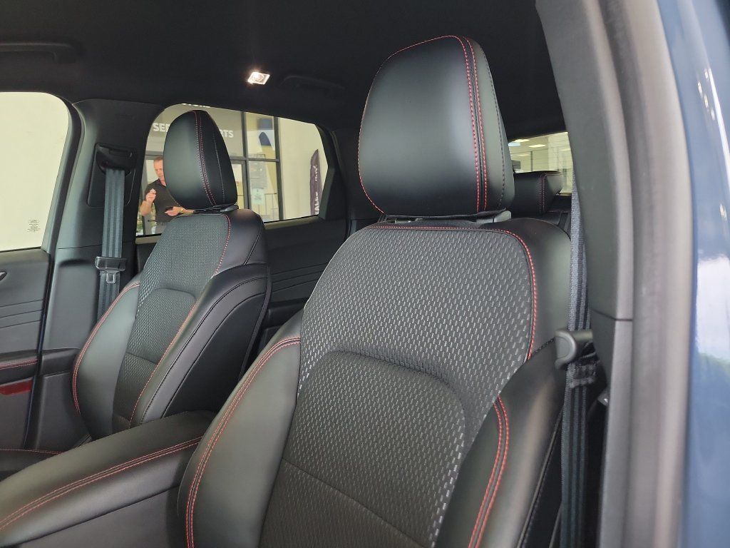 Used 2024 Ford Escape ST-Line w/ Tech Pack #1 FWD image 20