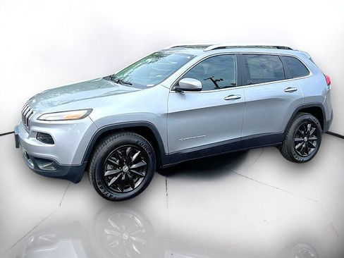 Used 2017 Jeep Cherokee Limited AWD/4WD image 2
